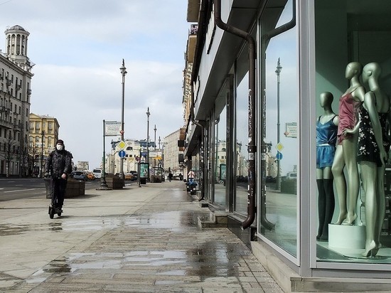 Продажи одежды в России упали на 90%
