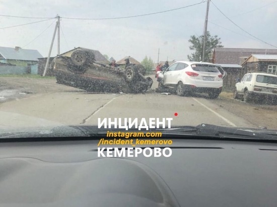 Иномарка перевернулась на крышу в результате ДТП в Яйском районе