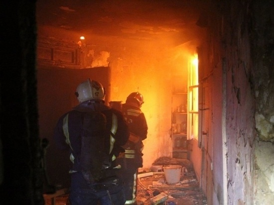 В Ивановской области девять пожарных тушили загоревшийся ночью сарай