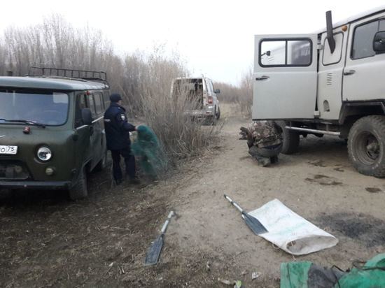 Браконьера с самодельными сетями поймали в Забайкалье