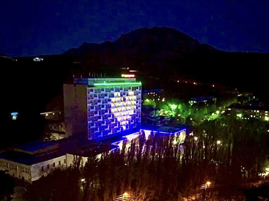 В Железноводске здравница зажгла окна в поддержку медиков