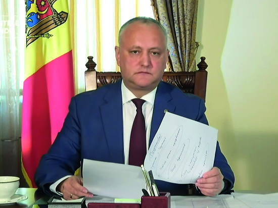 Оппозиция и олигархия в Молдове добились циничного решения КС
