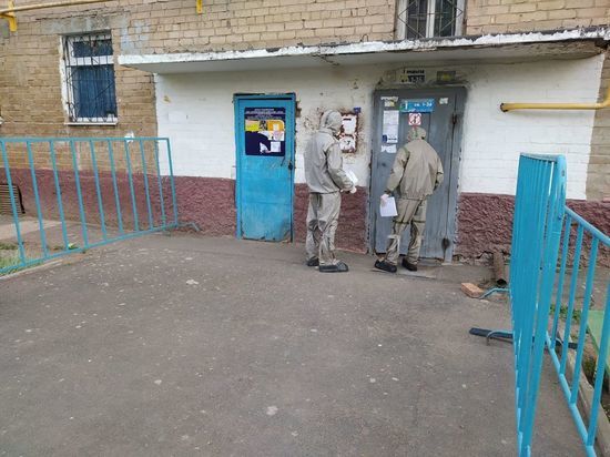 В Оренбурге на карантин закрыт подъезд дома в Степном