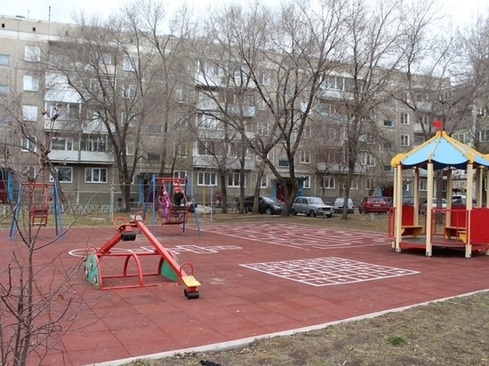 Парковки и детские площадки обустраивают в абаканских дворах