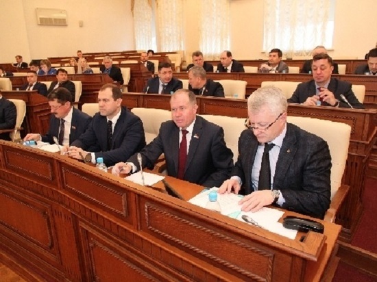 Стали известны годовые доходы депутатов алтайского Заксобрания