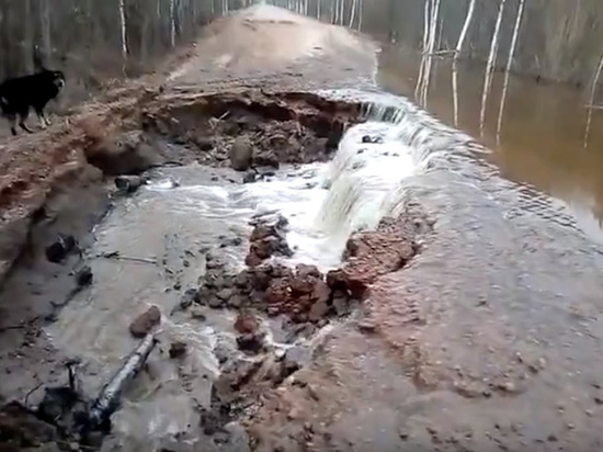 Кировские власти обещали починить размытую дорогу Нагорск-Синегорье