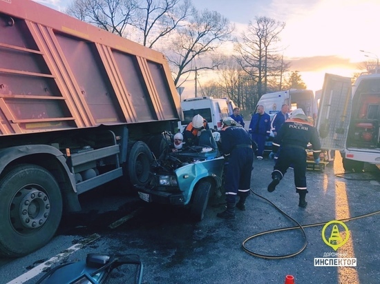Двое подростков пострадали в ДТП на Красносельском шоссе