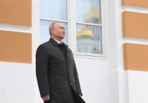 Президент Владимир Путин 9 мая на Соборной площади Кремля провел смотр Президентского полка