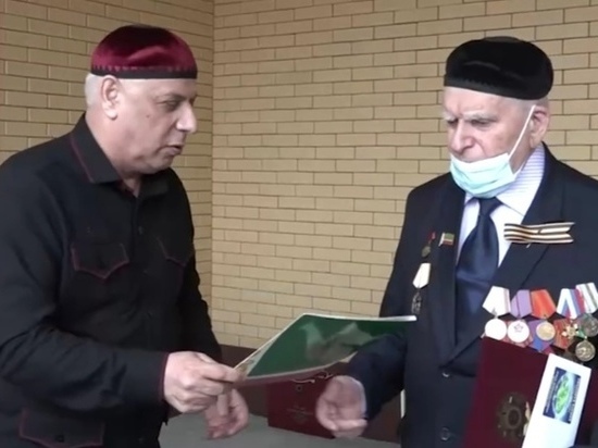 В Чечне ветеранам ВОВ подарили по миллиону