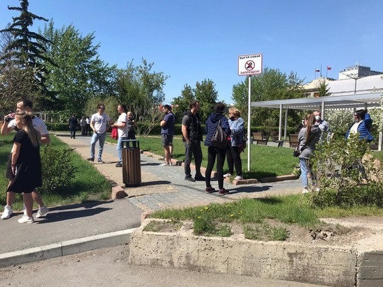 В Красноярске прошли митинги в поддержку и против Анатолия Быкова