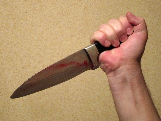 Москвич инсценировал убийство, облившись кетчупом, чтобы напугать жену