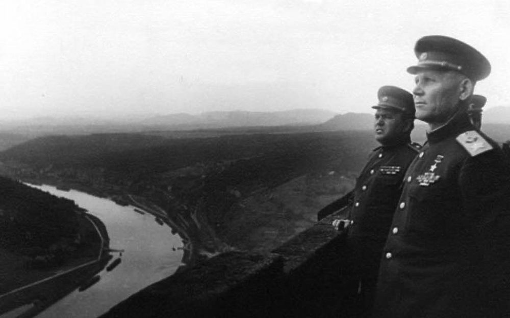 Минобороны раскрыло архив уникальных фото знаменитых полководцев: Покрышкин, Конев