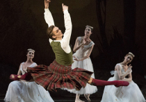 Премьер балетной труппы Большого театра Артемий Беляков совсем недавно выступил уже и в роли хореографа