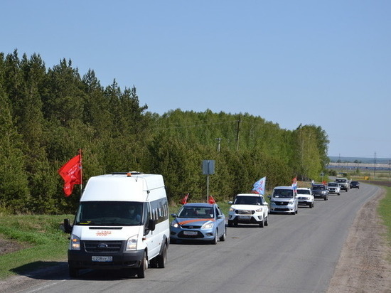 Участники автопробегов в Упоровском районе заложили капсулу с поздравлением потомкам