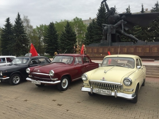 Костромские автолюбители отметили День Победы ретро-автопробегом