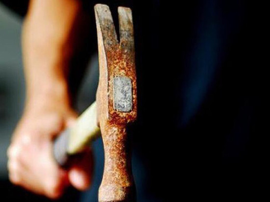 Житель ЕАО простил избившего его молотком обидчика