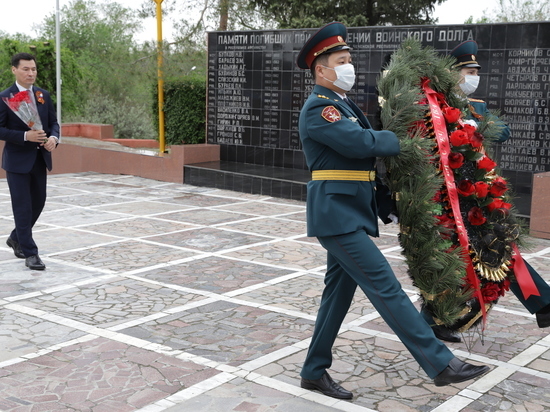 Глава Калмыкии лично поздравил каждого из ветеранов войны