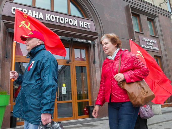 Московский обком КПРФ: заболеть, но флаг не опозорить?