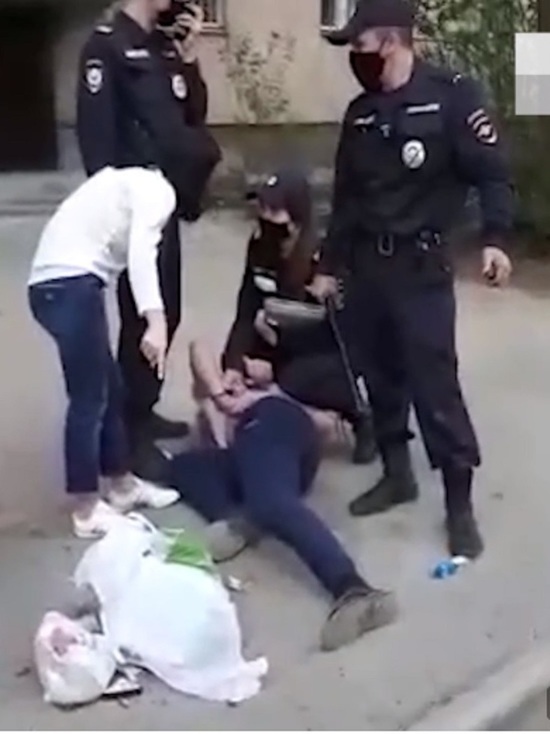 Екатеринбургская полиция применила спецсредства при задержании нарушителей режима самоизоляции