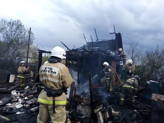 В Кирове сгорел садовый домик: есть жертвы