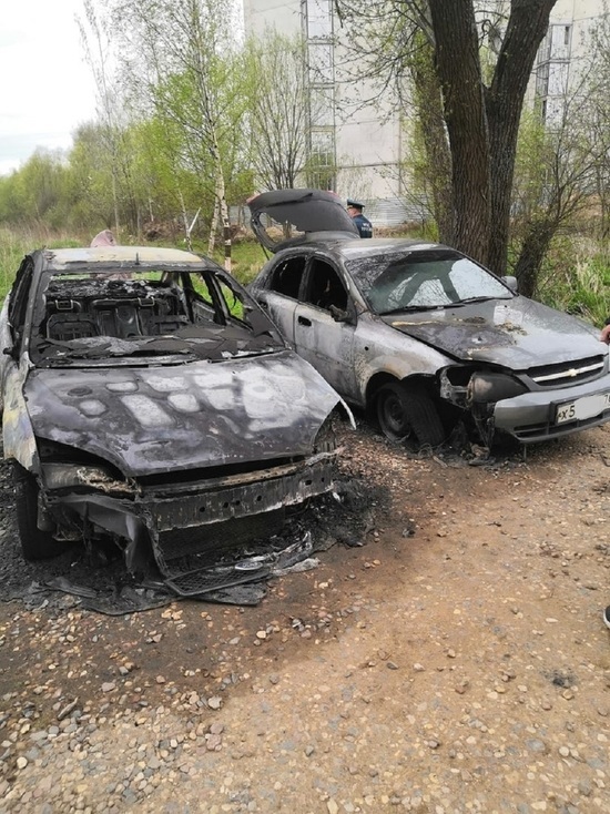 В Ярославле отвергнутый жених сжег машину девушки