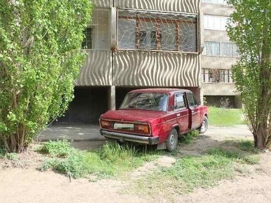 В Новотроицке молодой человек не смог далеко уехать на угнанном автомобиле