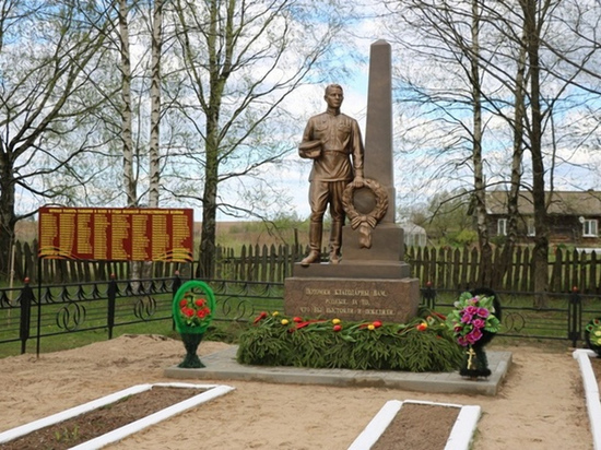 В Шумячском районе установили новый памятник Воину-освободителю