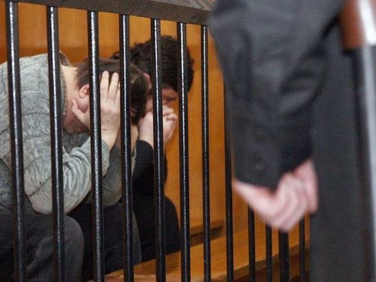 В Хакасии троих мужчин осудят за насильственное вымогательство