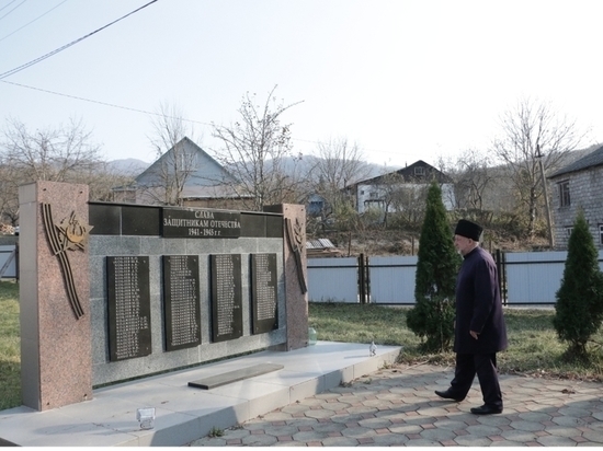 На Кубани установили памятник Чебахан Шхалаховой, отправившей на фронт девятерых детей