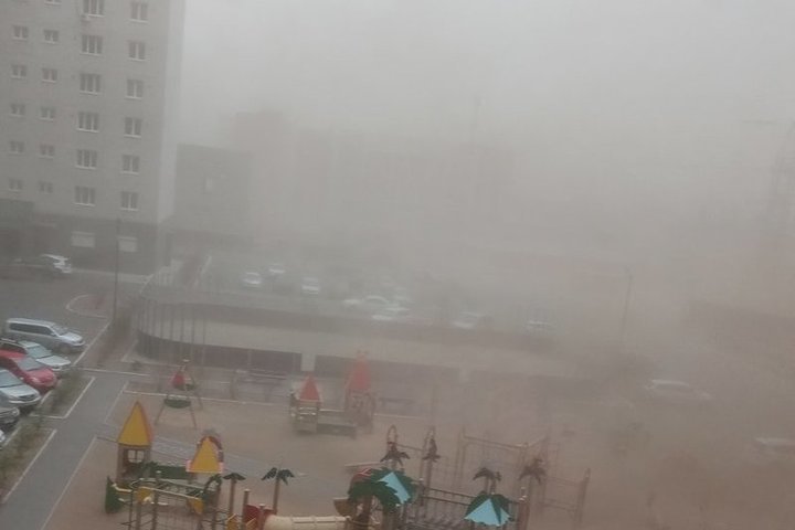 Бури на сегодня новокузнецк. Пыльная буря в Чите. Пыльная буря в Ташкенте. Ангарск пыльная буря. Пыльная буря в Сальске в 99.
