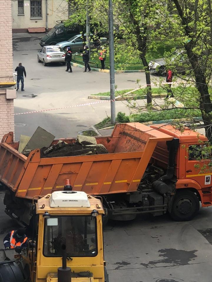 Жильцы московского дома, где обрушились перекрытия: «Здание рассыпается много лет»