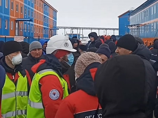 Группа вахтовиков из Сабетты возвращается домой
