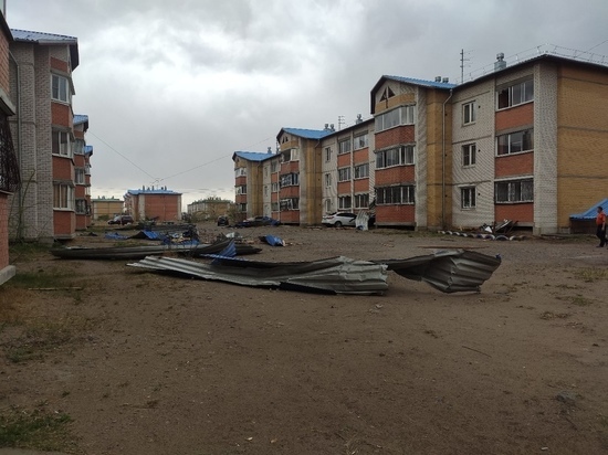 Видео с моментом срыва крыши в Чите появилось в Сети