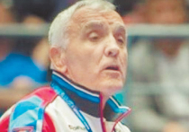 Главный тренер женской сборной России по борьбе Магомед Алиомаров скончался в среду, 13 мая, от коронавируса