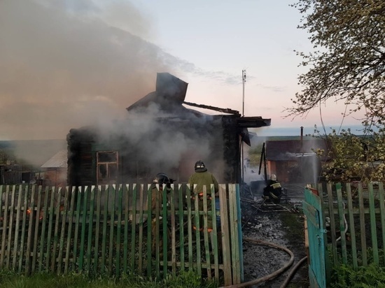 Пожар уничтожил жилой дом в одной из деревень Серпухова