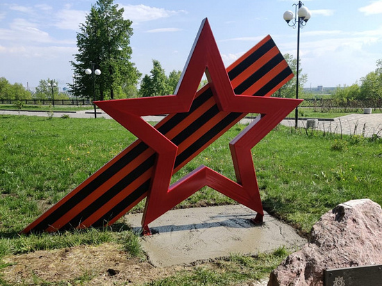 Монтаж композиции “Звезда памяти” завершают на набережной в Кировском районе Кемерова