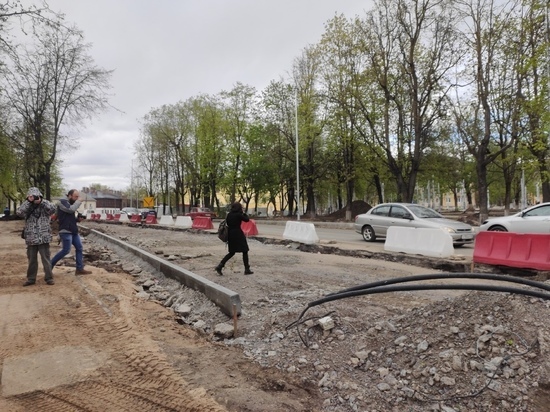 Тротуары на Леона Поземского в Пскове выложат брусчаткой