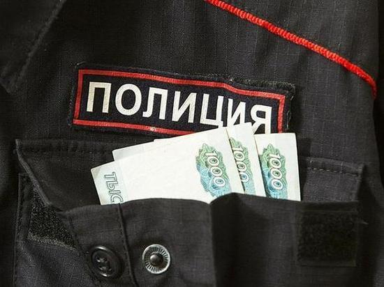 В Челябинской области полицейского  обвиняют в получении взятки