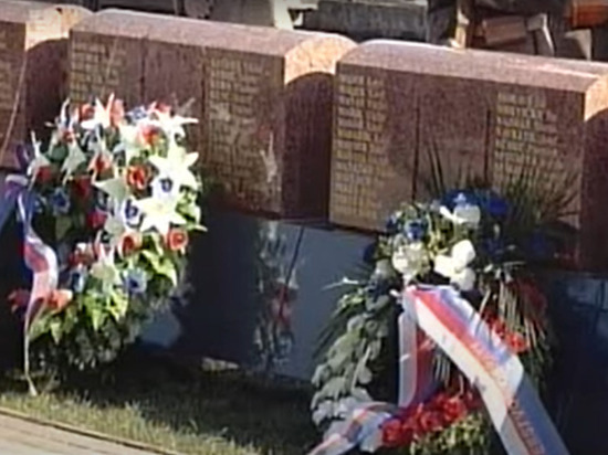 Чехия возмутилась из-за осквернения памятника чехословацким легионерам в России
