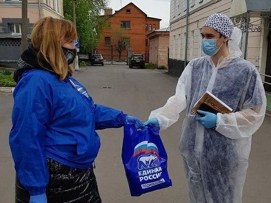 Активисты передали серпуховским медикам набор средств индивидуальной защиты