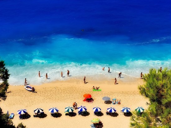 В Греции открывают пляжи
