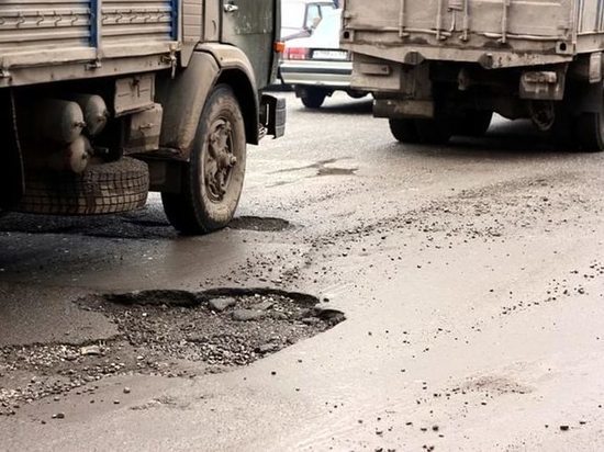 Большегрузы безнаказанно разрушают дороги Хабаровского края