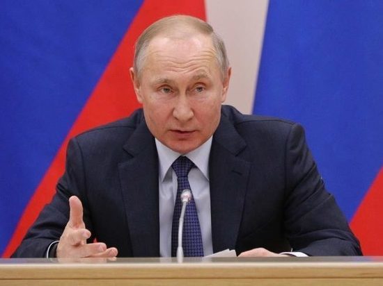 Путин поручил сохранить самоизоляцию для россиян старше 65 лет
