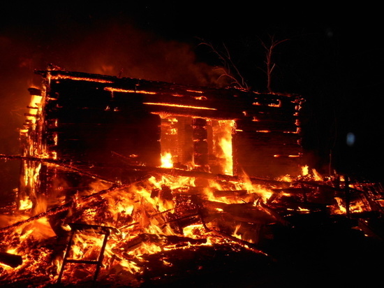 В Шумячском районе в пожаре в собственном доме погиб мужчина