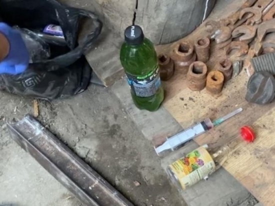 Житель Кызыла из своего сарая организовал наркопритон