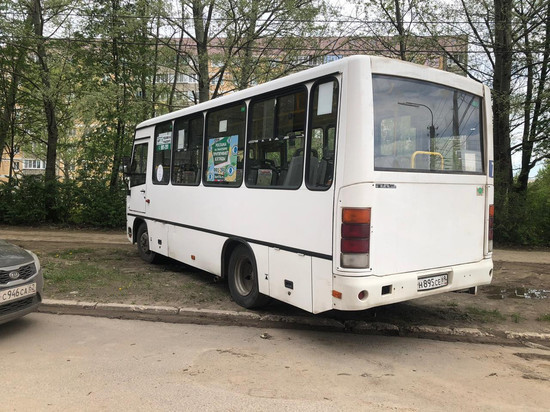 В Рязани водителя автобуса накажут за парковку на газоне
