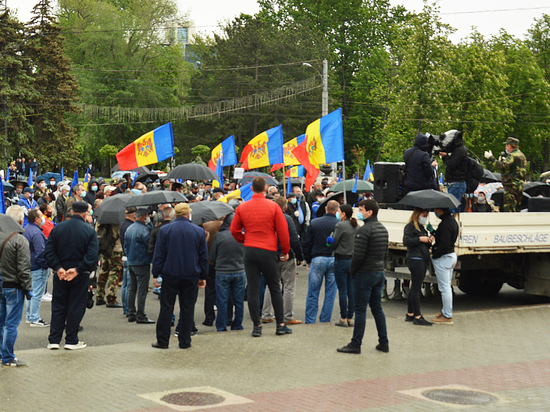 Почему оратора на митинге в Молдове лишили слова за критику Шора?