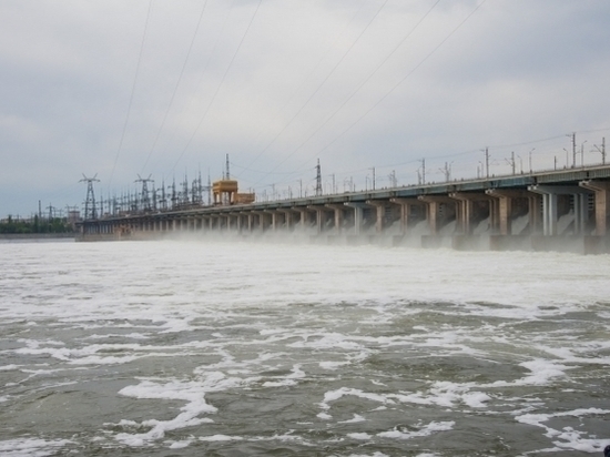 Сброс воды на Волжской ГЭС продолжает расти