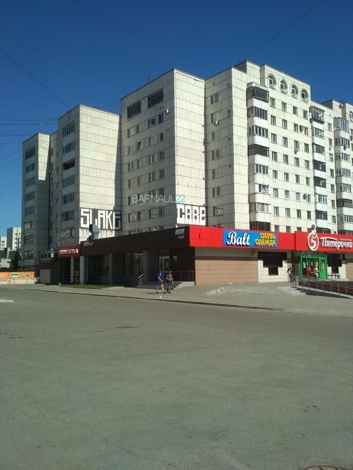 Жители Барнаула подвергли критике новые граффити на многоэтажках