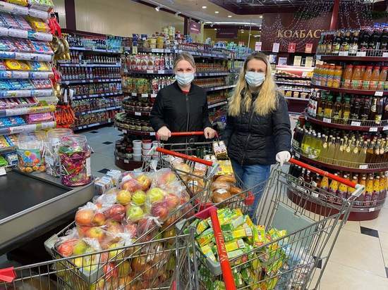 В Салехарде преподаватели купили продуктовые наборы для студентов на карантине